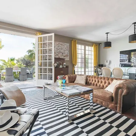 Chambres D'hotes Astoria Couette-café 3*